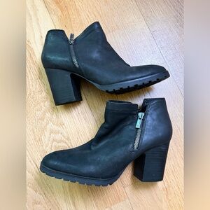 Lucky Brand Noryn Black Vintage Leather Ankle Boots Zippers Block Heel Sz 7.5